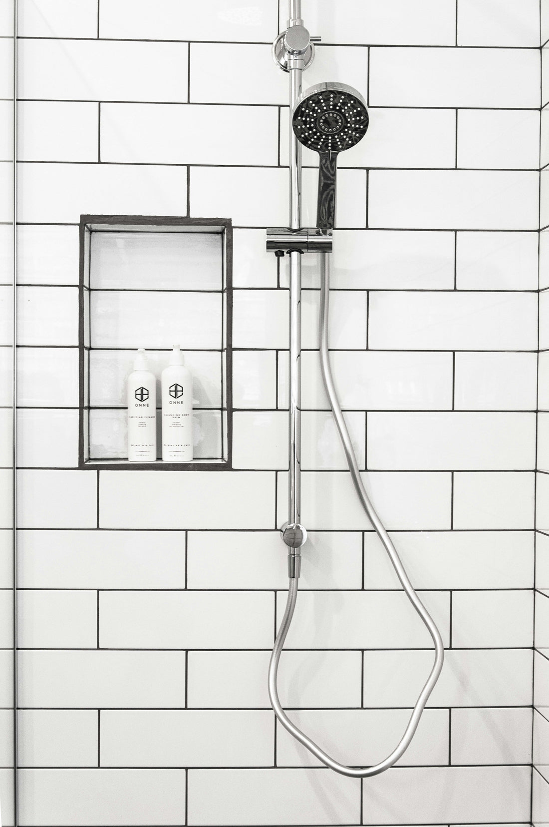 [BATHMENT] The "Microfiber Squeegee Routine": How to eliminate tile grout mildew permanently in 10 seconds post-shower
