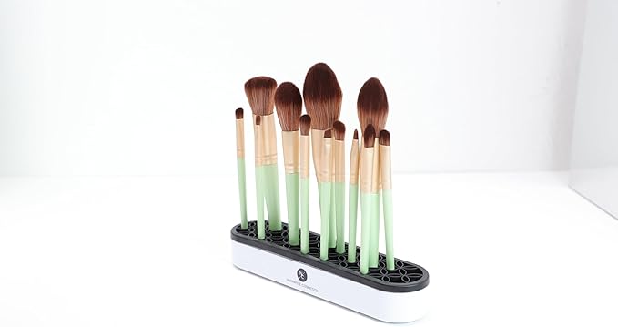 Narrative Cosmetics Upright Silicone Brush Holder with Round Corners - Black