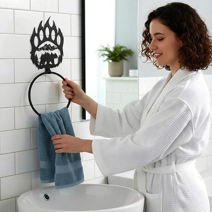 Bear Hand Towel Holder Ring Matte Black Bear Paw Towel Holder for Bathroom Forest Cabin Hand Cloth Ring Rustic Bath Facecloth Holders Wall Mount Round Washcloth Racks for Bath Kitchen Decor