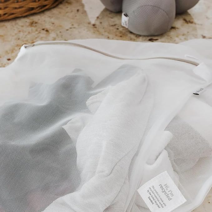Full Circle Mesh Laundry Bags Set of 4 ?€? Recycled Material Garment Wash Bags with Durable Zippers, Protects Delicates, Lingerie, and Small Items in Washing Machines, White
