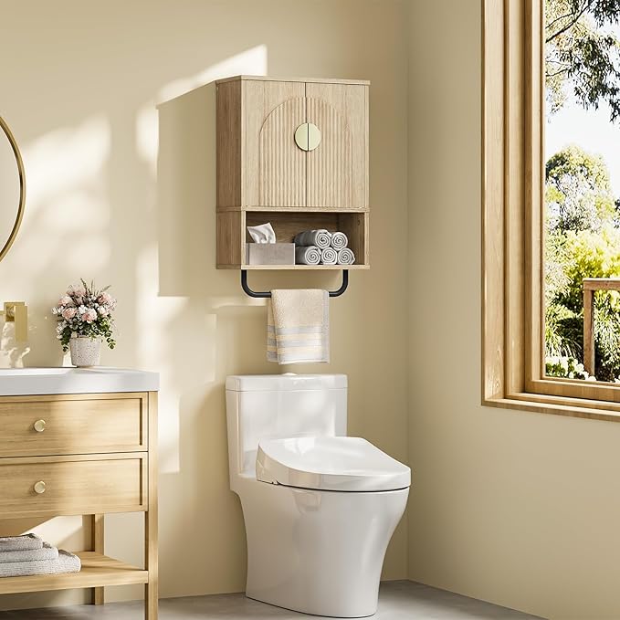 CHOEZON Bathroom Wall Cabinet, Medicine Cabinet for Bathroom, Wall Mounted Bathroom Cabinet with Towel Bar, Fluted Doors, Wall Cabinet for Bathroom, Kitchen, Living Room, Natural Oak and Gold