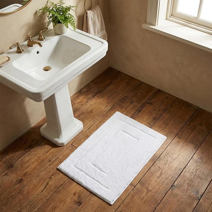 GRANNY SAYS White Bathroom Rugs Non Slip, 20" x 32", Bath Rugs for Bathroom Washable, Bath Mats for Floor, Microfiber Bath Mat for Tub, Shower Mat for Bath Floor, Absorbent Shower Rugs