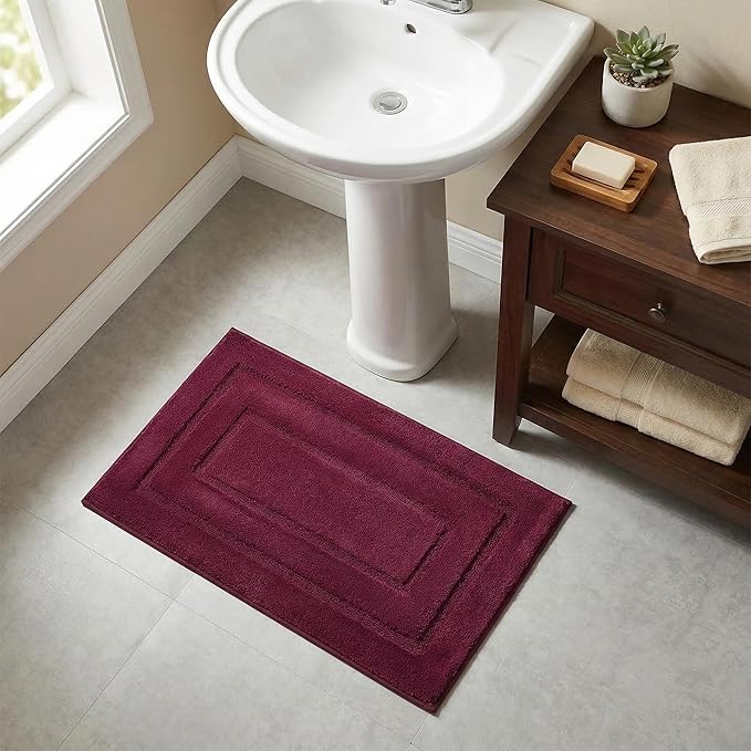 GRANNY SAYS Bathroom Rugs Non Slip, 20" x 32", Bath Rugs for Bathroom Washable, Bath Mats for Floor, Microfiber Bath Mat for Tub, Absorbent Bath Rugs for Shower Room, Strawberry Red