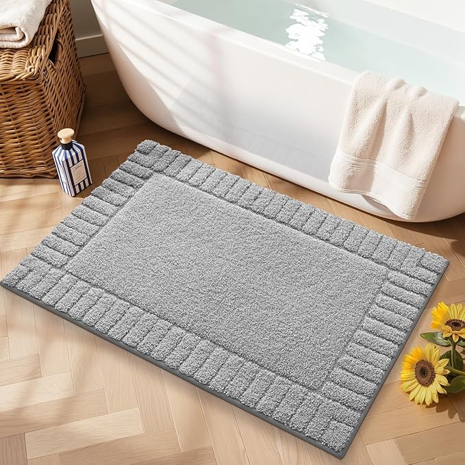 LUMI Bathroom Rugs Non Slip with Rubber Backing, Extra Soft Plush Microfiber Bath Rug Absorbent, Machine Washable Bath Mat Quick Dry for Tub, Shower, Hotel, Light Grey, 20"x32"
